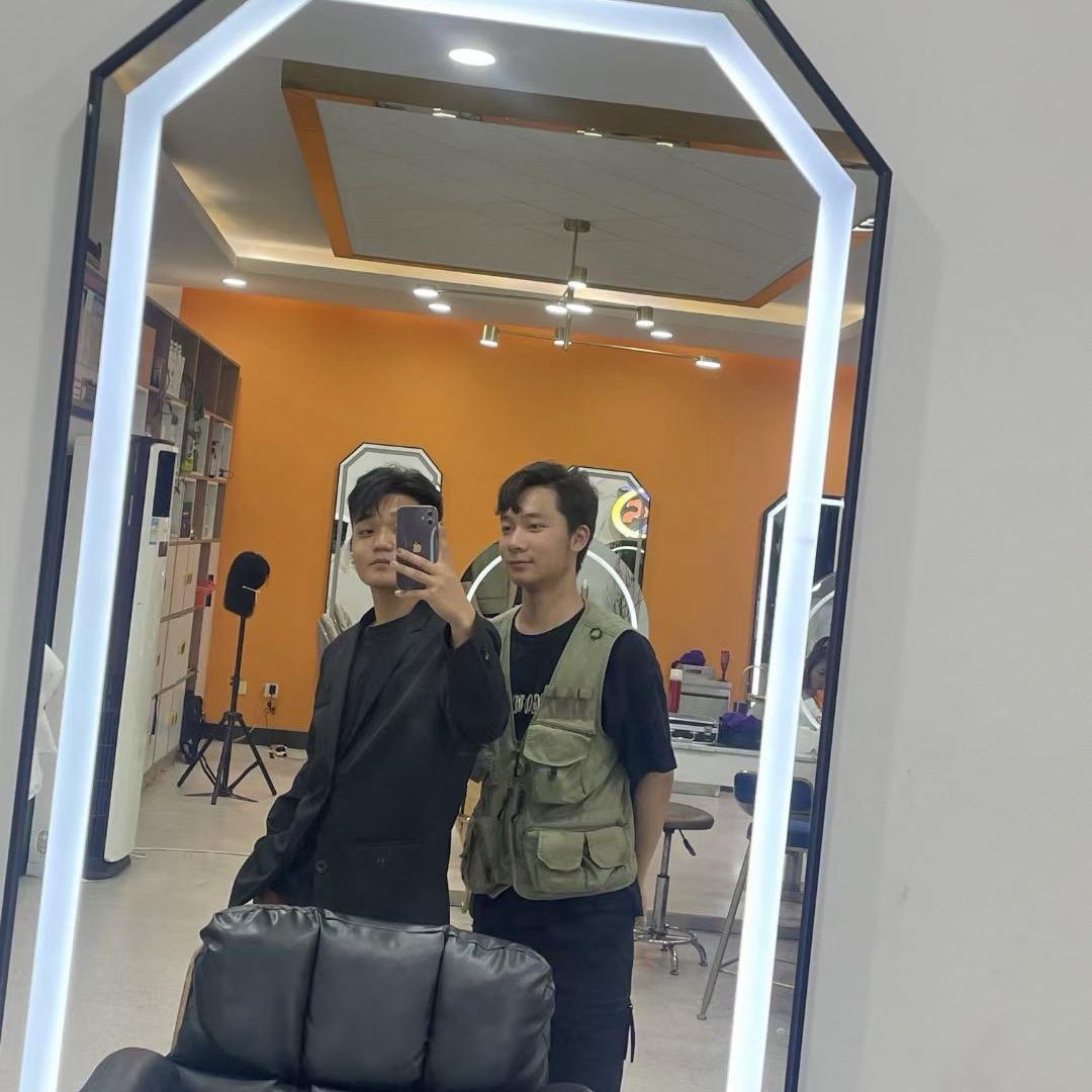 小仔爱剪头发，