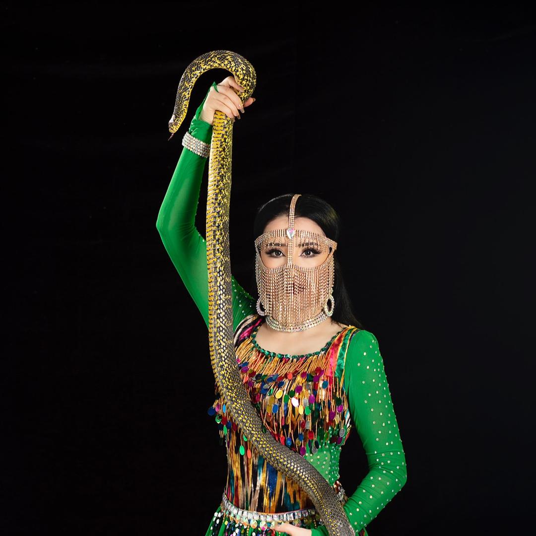 麦尔合巴蛇女