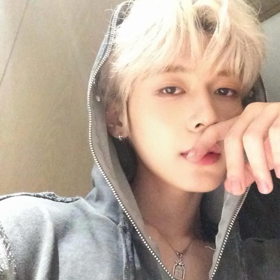 发现老公是男同含泪装4i