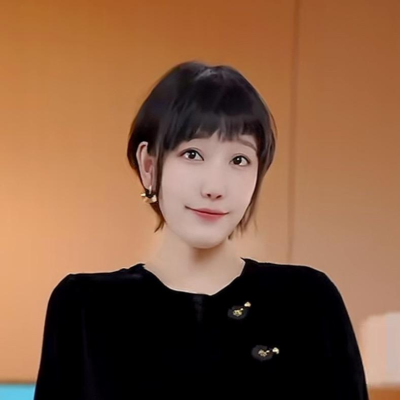 虹辰私服穿搭
