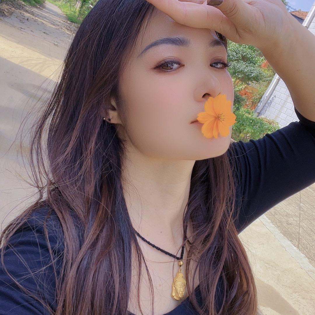 @嫣然