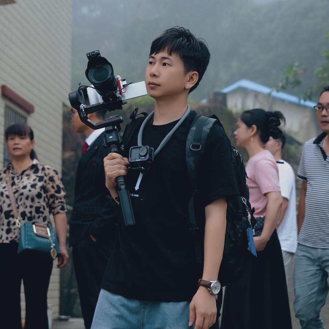 拍婚礼的小五
