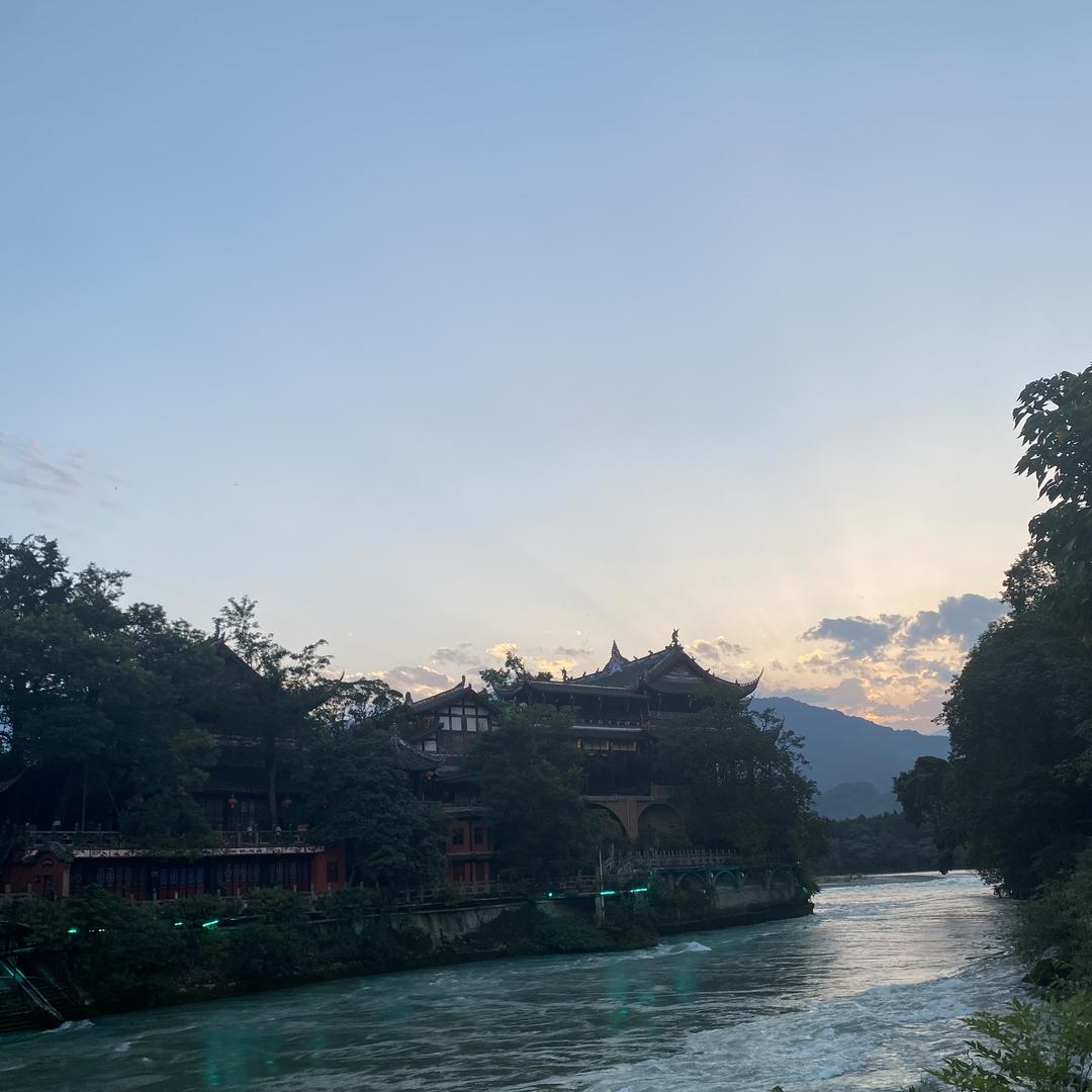 烟花再美只是瞬间