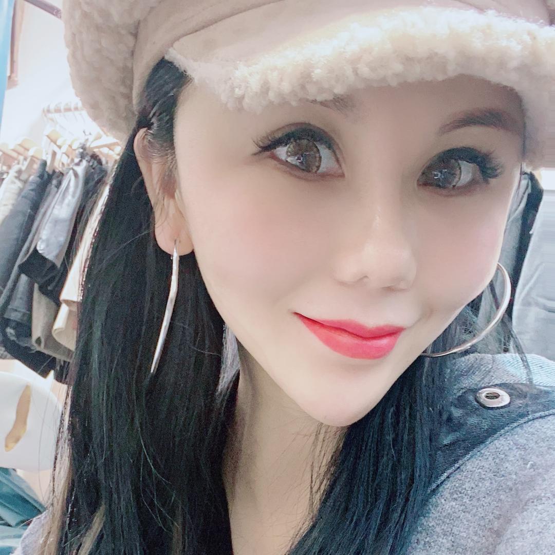 姚瑶服装店