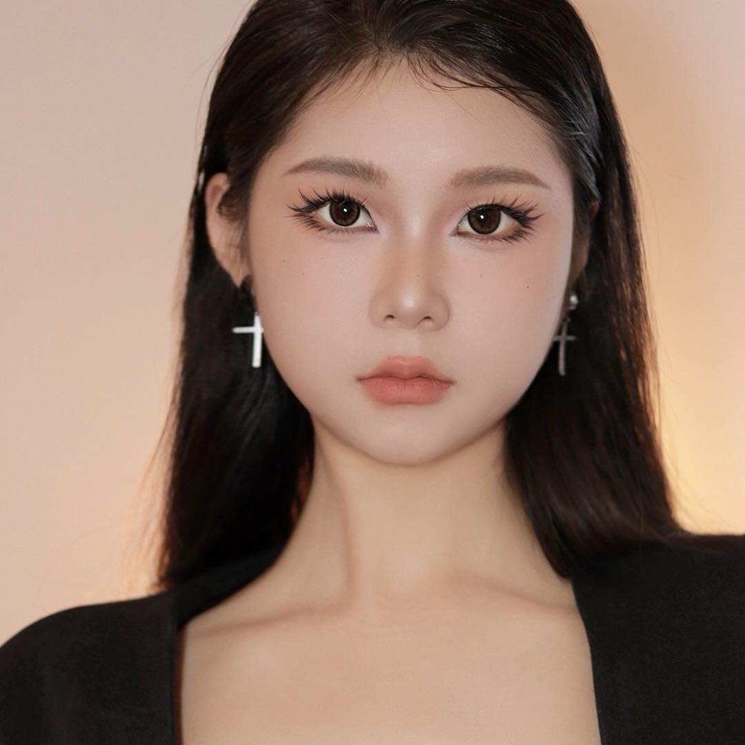 在重庆做化妆的贾玲