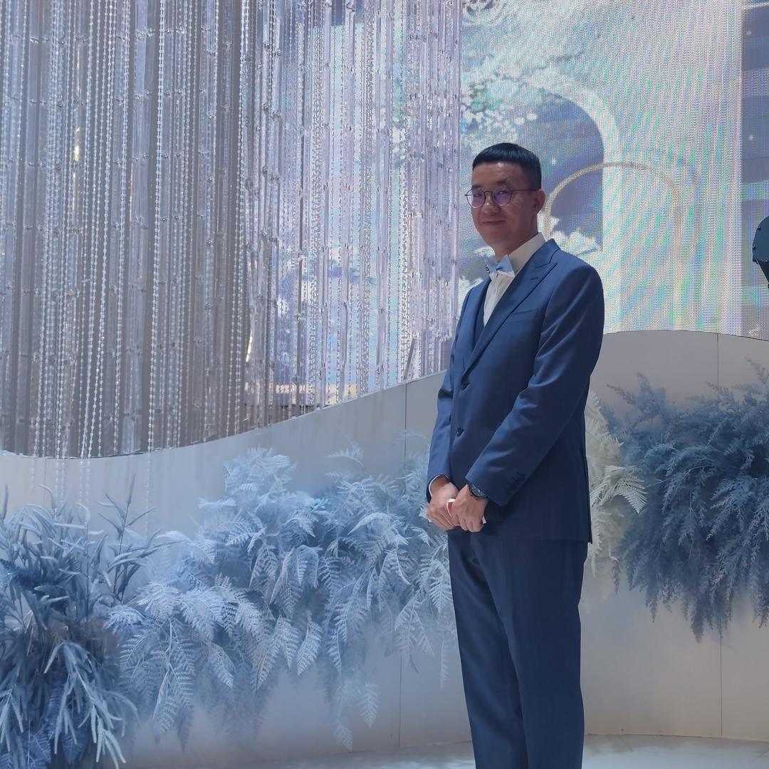 主持人郝勇