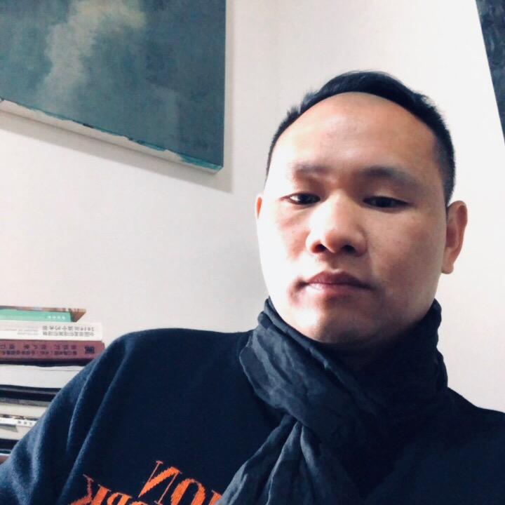 他爸带着猪妞和他老母去图图家吃头皮屑