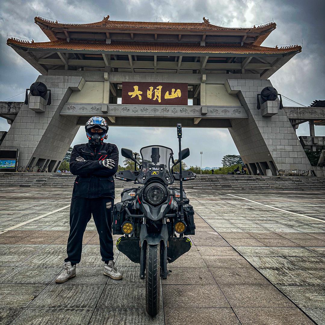 骑摩托的阿飞🏍️