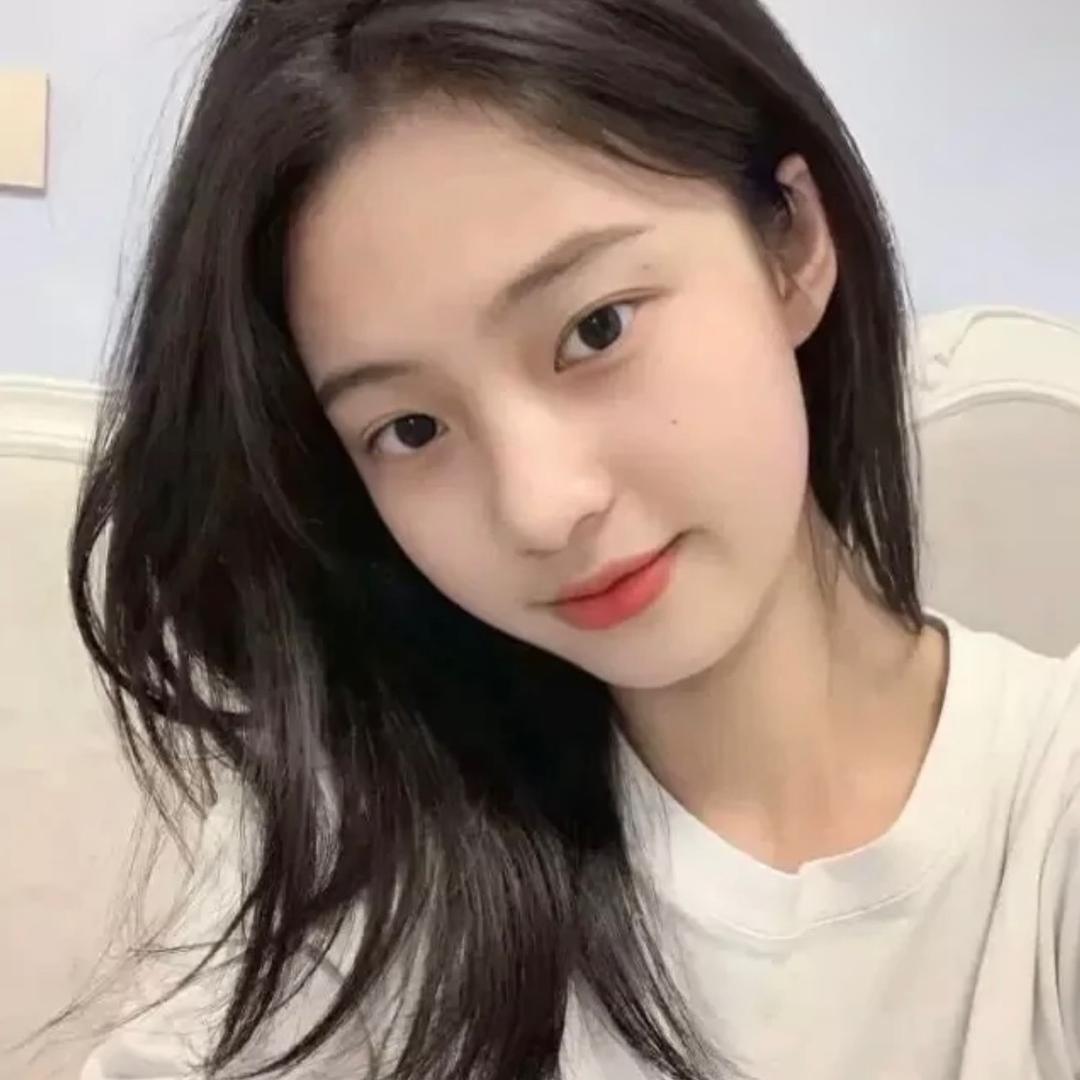 性感母蟑螂👙