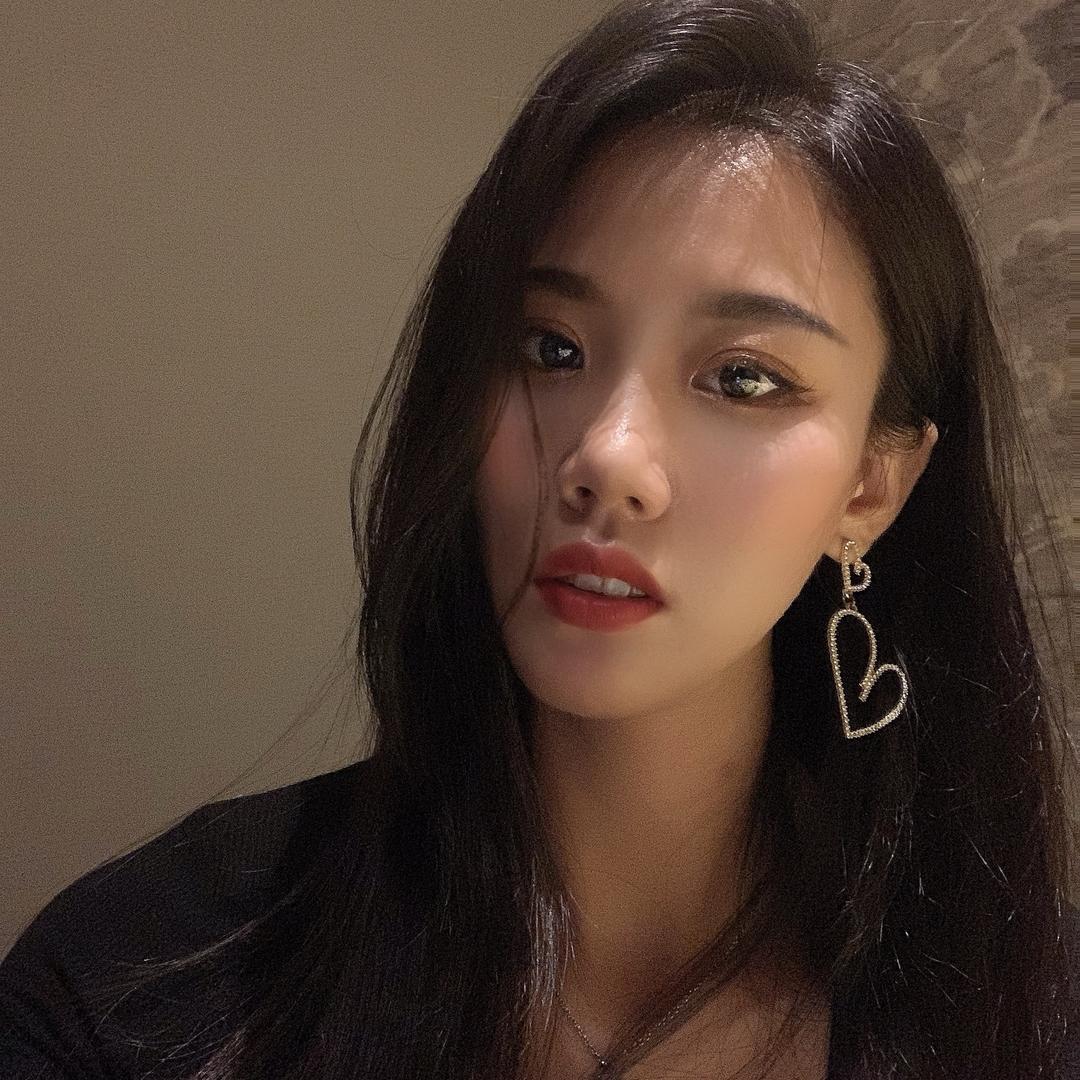 琪儿轻奢女装大衣