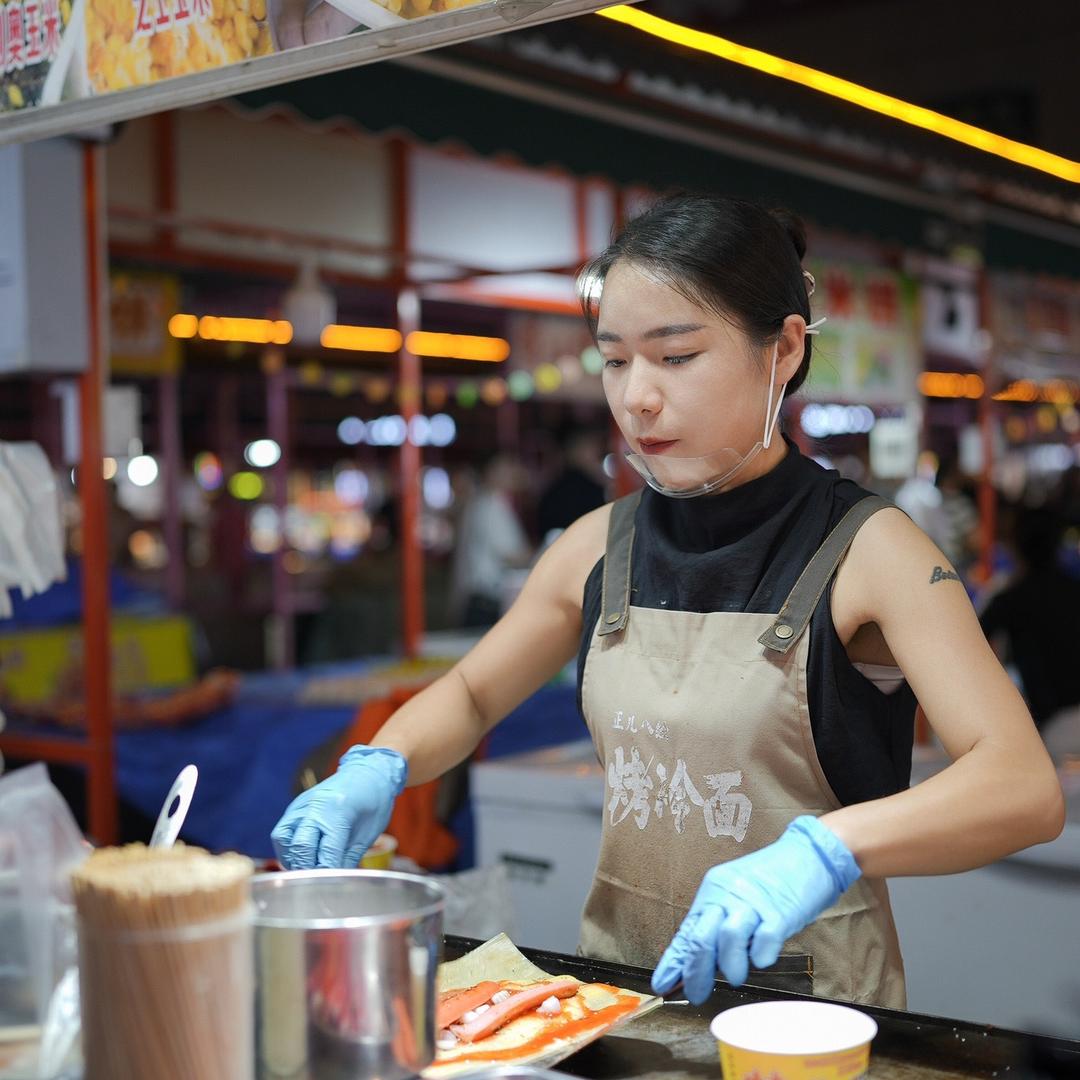 城南夜市正儿八经烤冷面2（肠见）爆裂肠