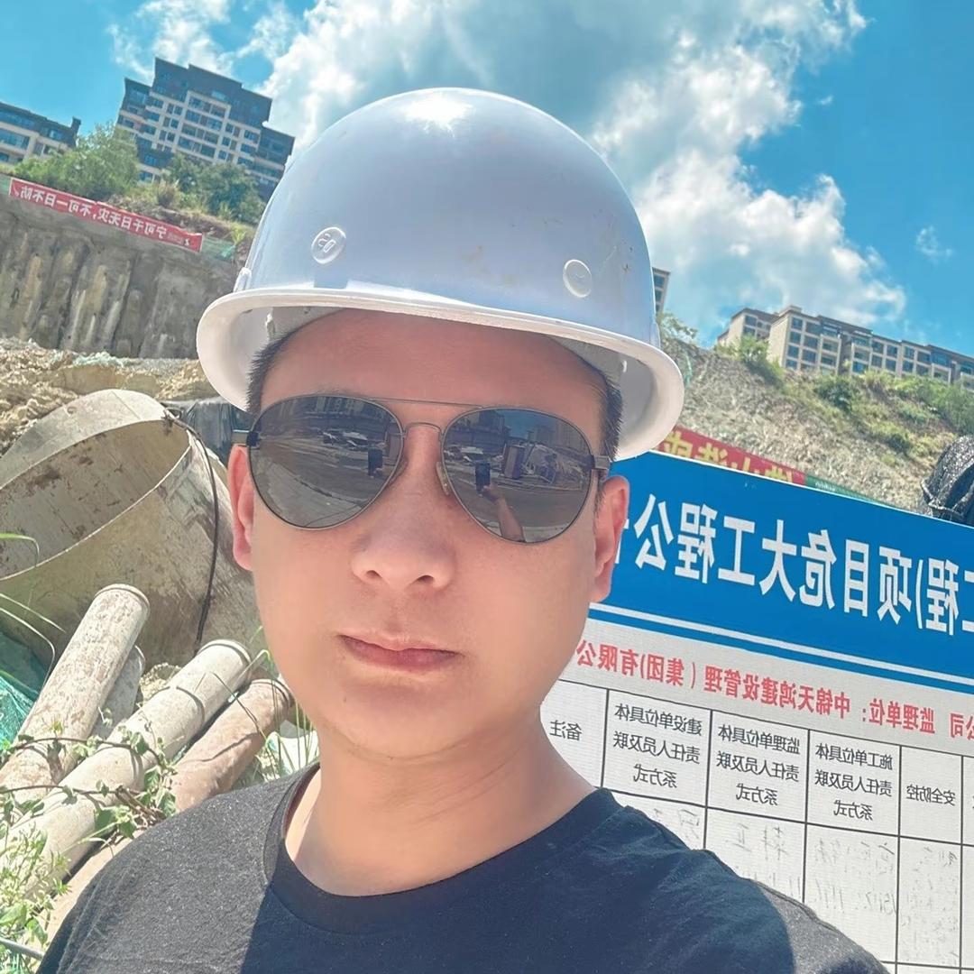 建别墅的小哥哥