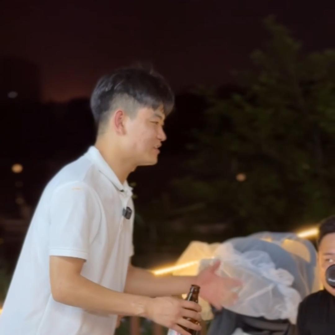 阿龙（阿龙炭火烤肉）