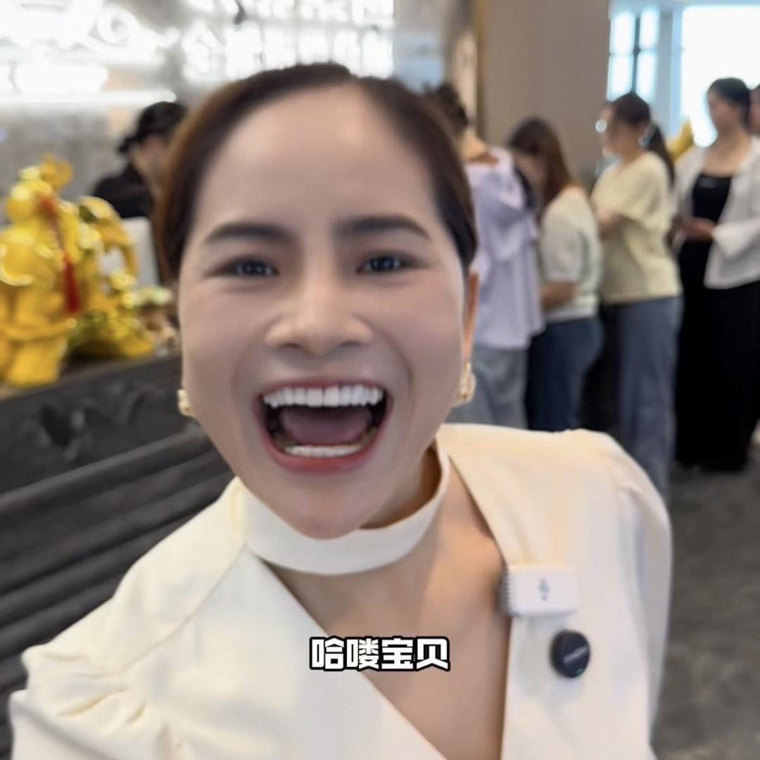 领绣宛君