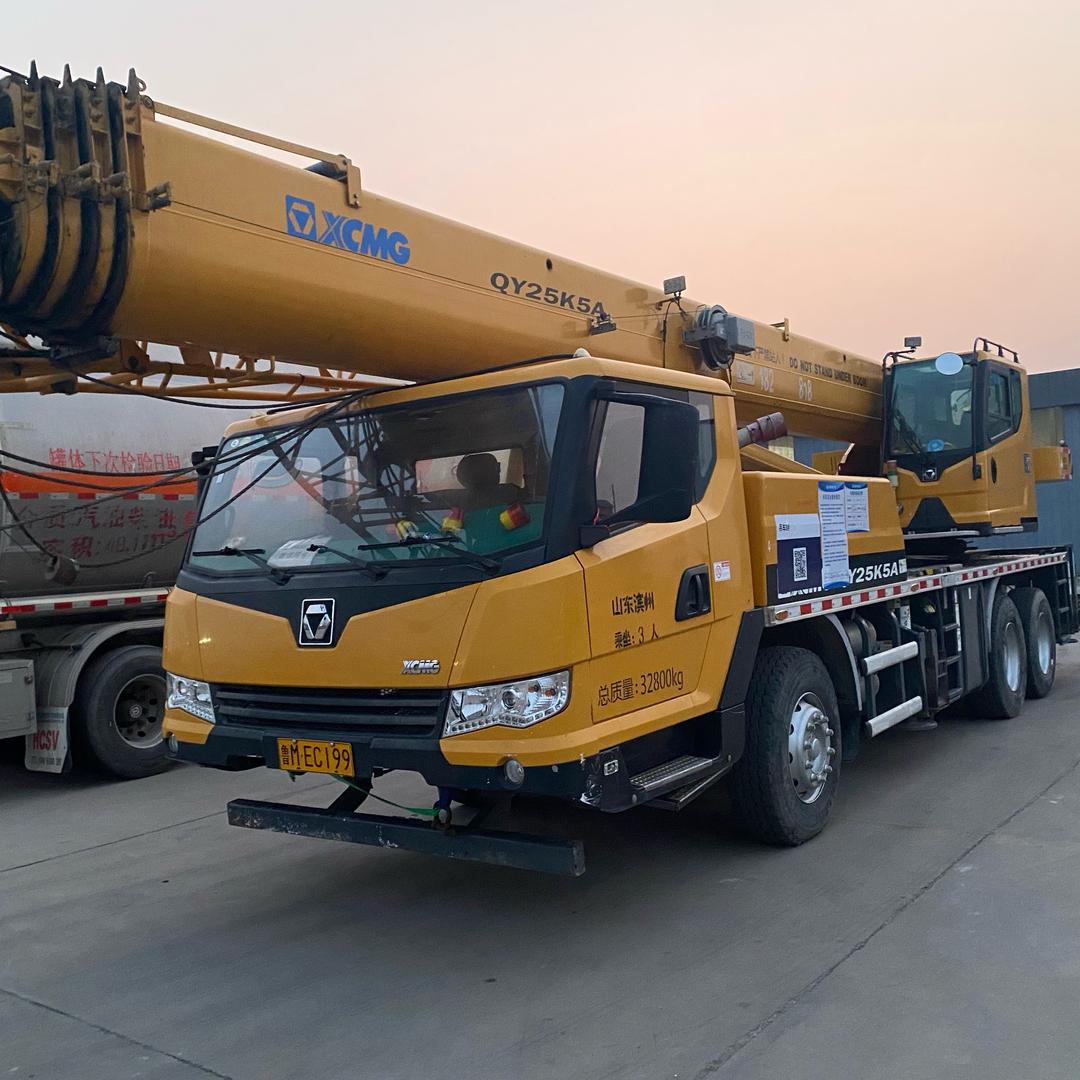 90 后吊车司机兼老板