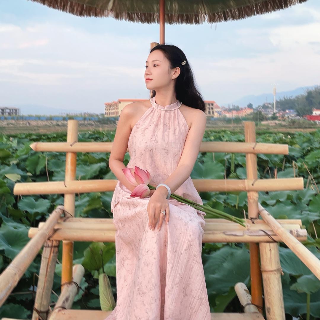 爱吃草的跳跳兔🐰