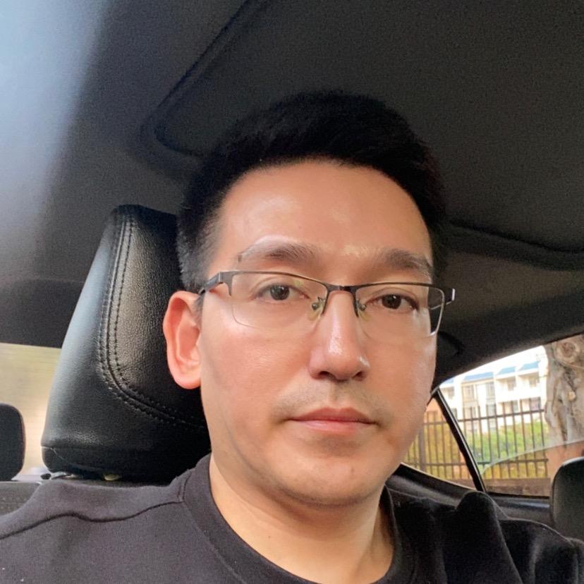不正经跑车的司机（小龍）