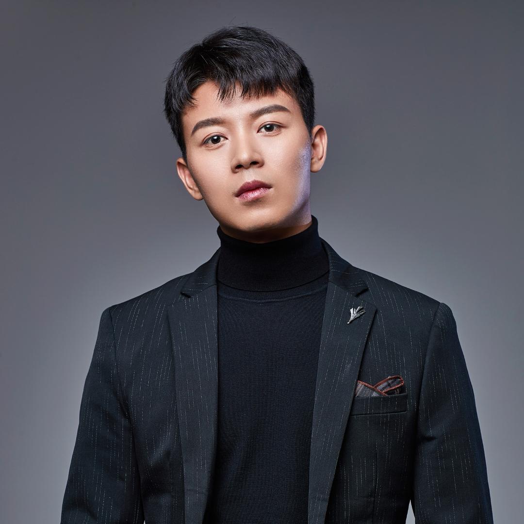 演员李明亮