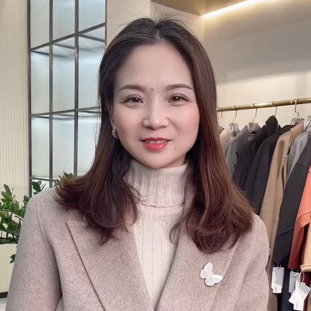 悦戎周周老板娘