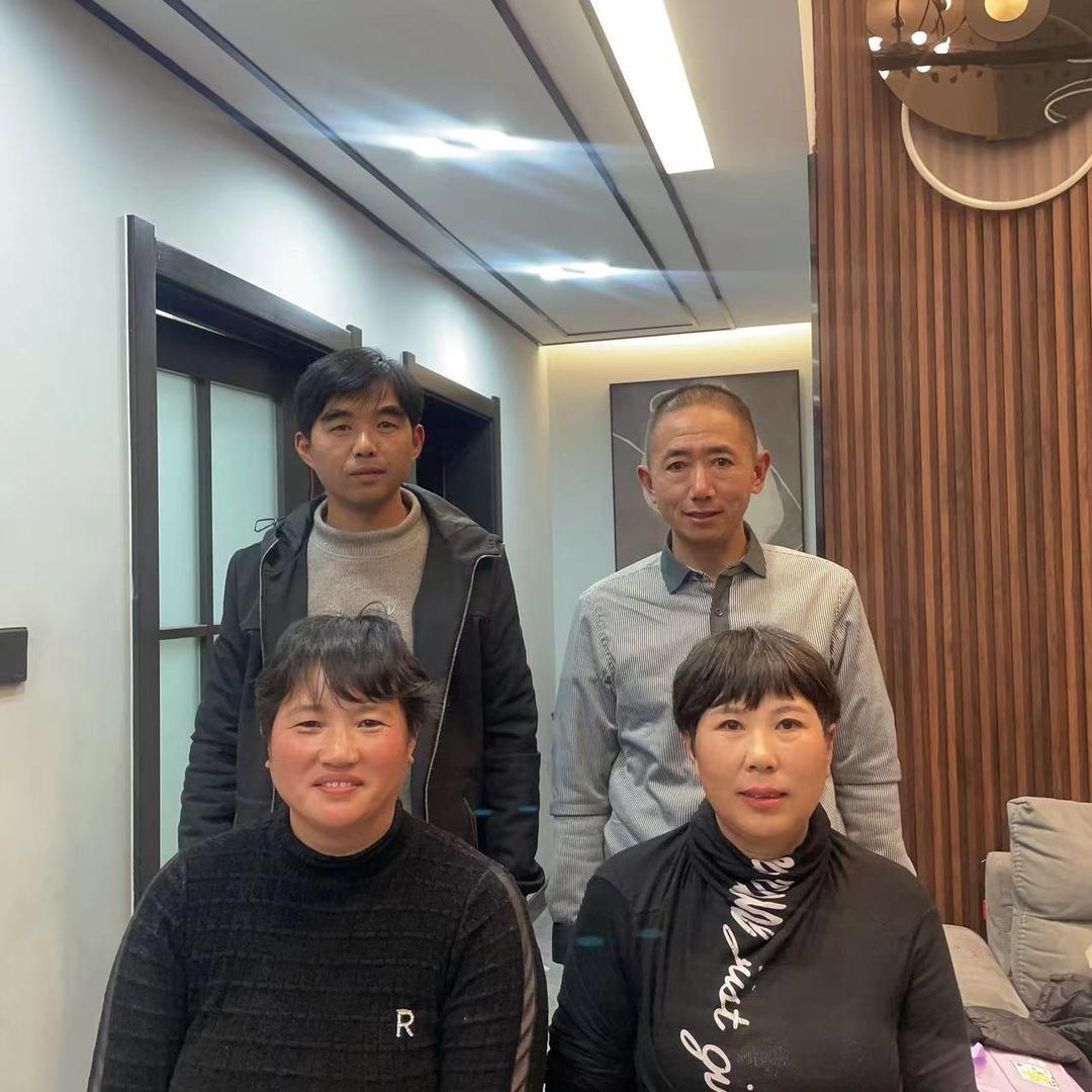 徐二妮一家人的日常生活