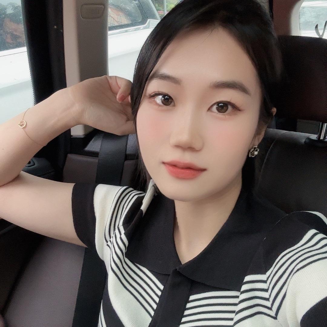 子青微胖女装