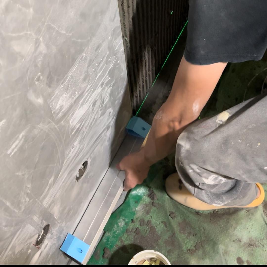 瓦工贴砖杨师傅