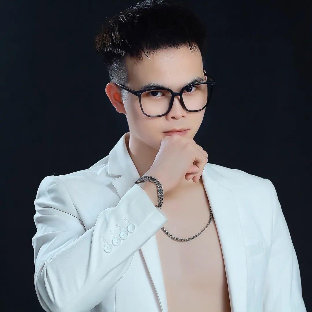 8号技术副店长阿明