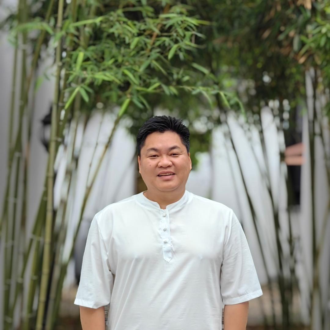 侯佳