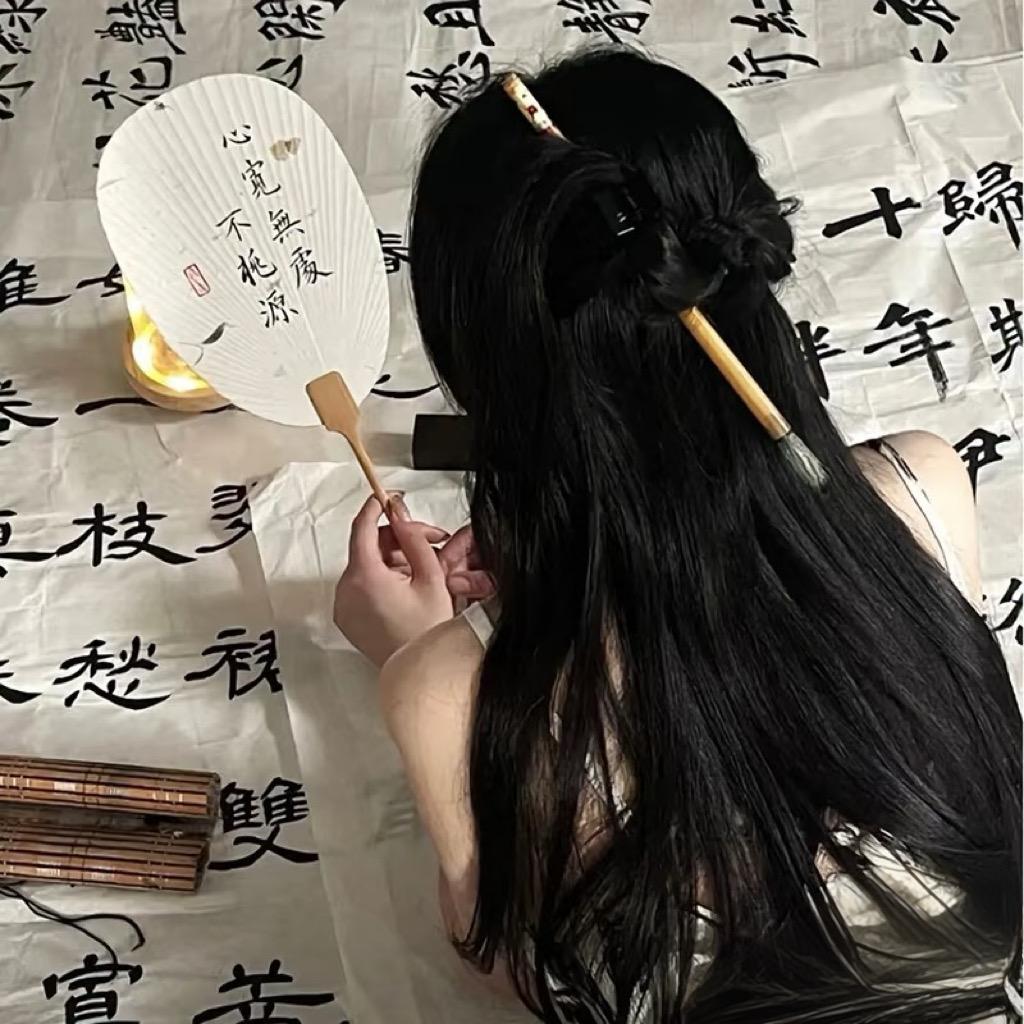 卖红木的小姐姐