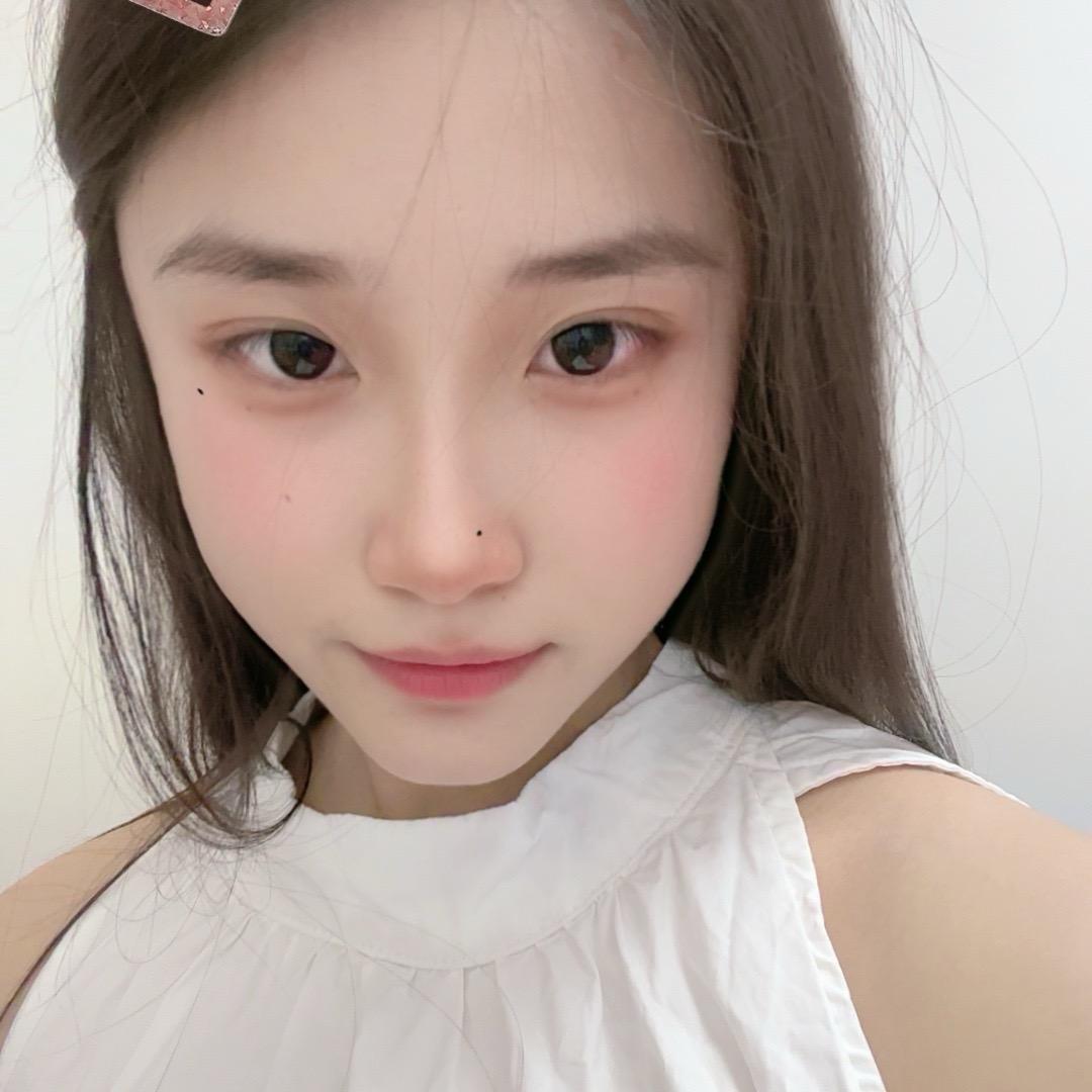 王潇.