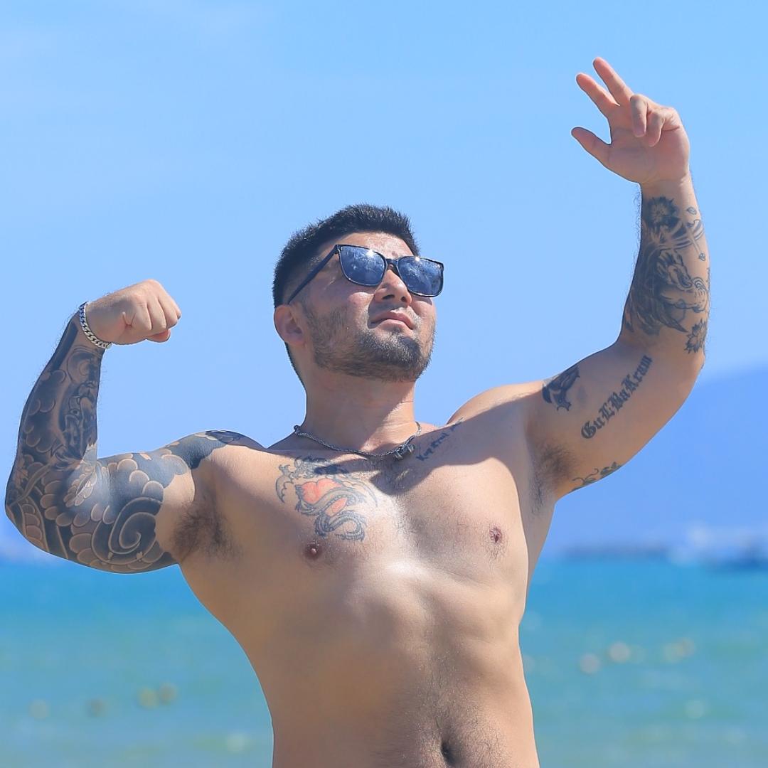 肌肉流氓兔🚀✈️（孝为先）