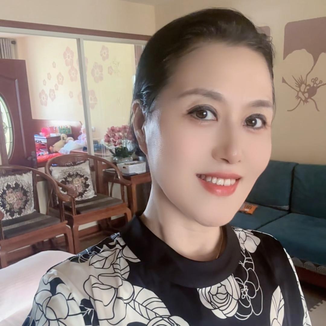 阿丽莎。