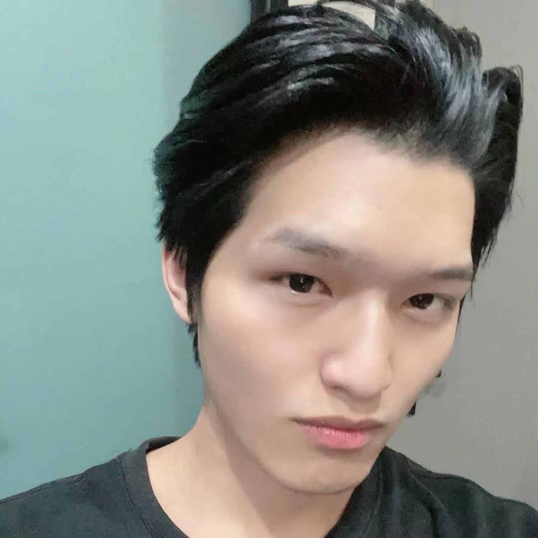 何鑫男装