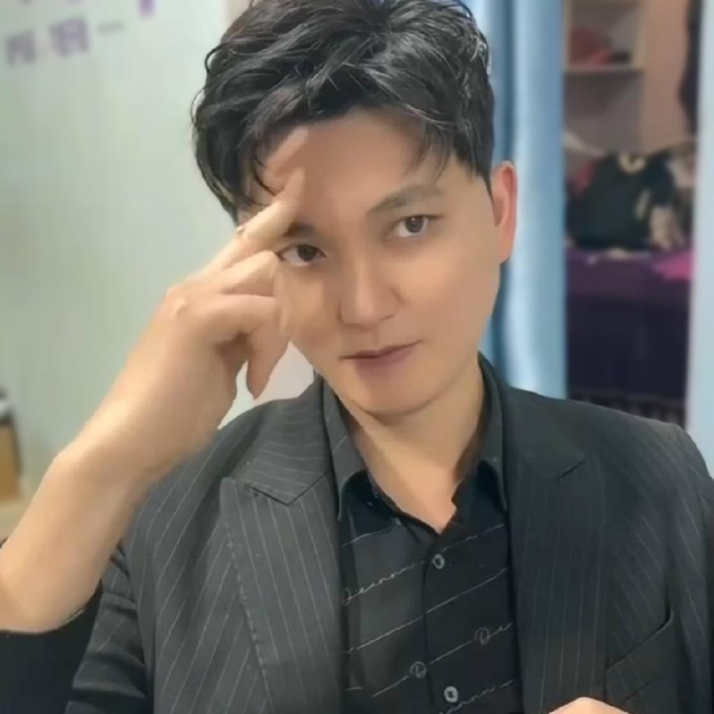 龙泉烫发李托尼