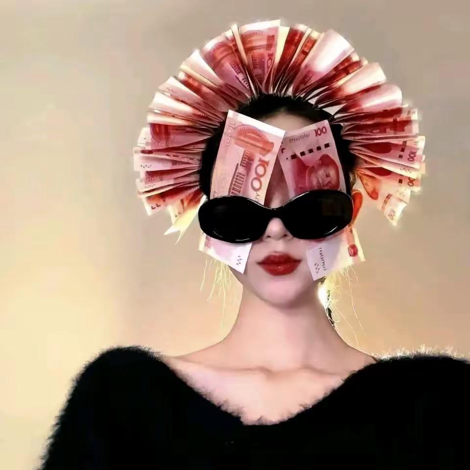 对方正在长头发～