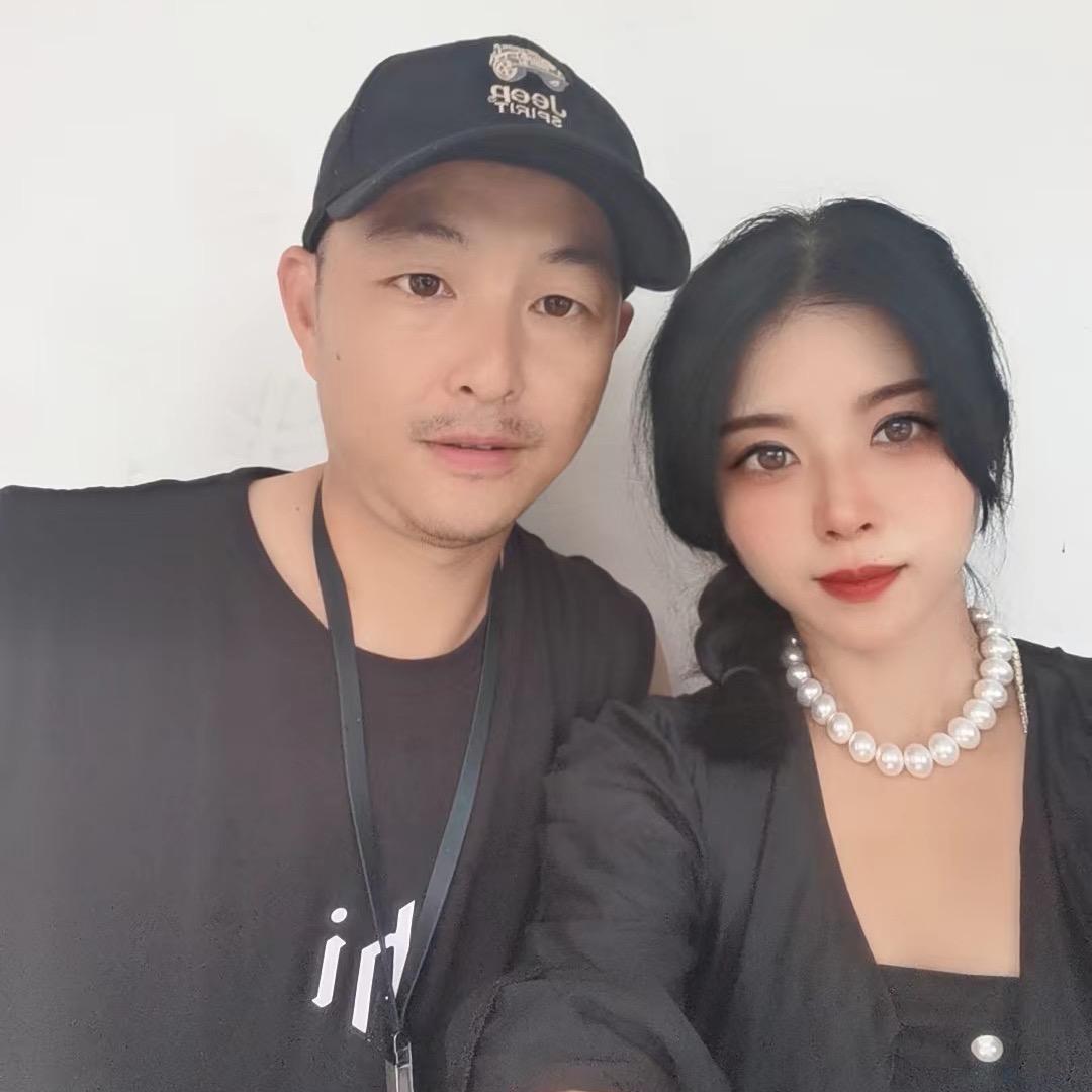 户外强哥夫妇