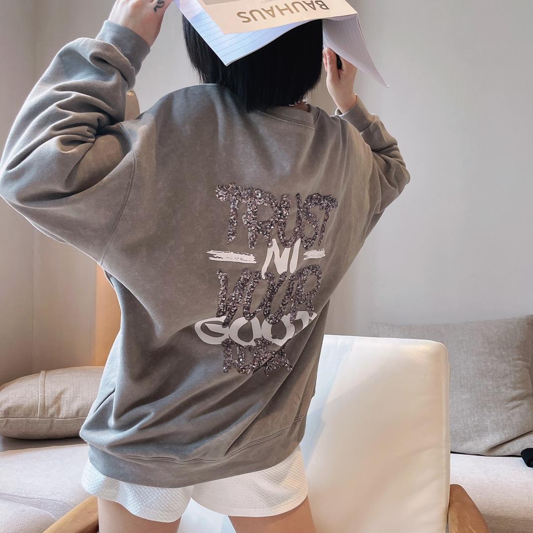 亦猫穿搭女装（明早9点直播哦)