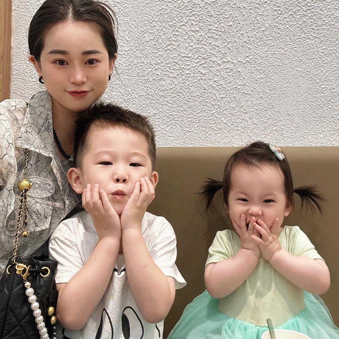 小阿珍和两只小幼崽👩‍👧‍👦