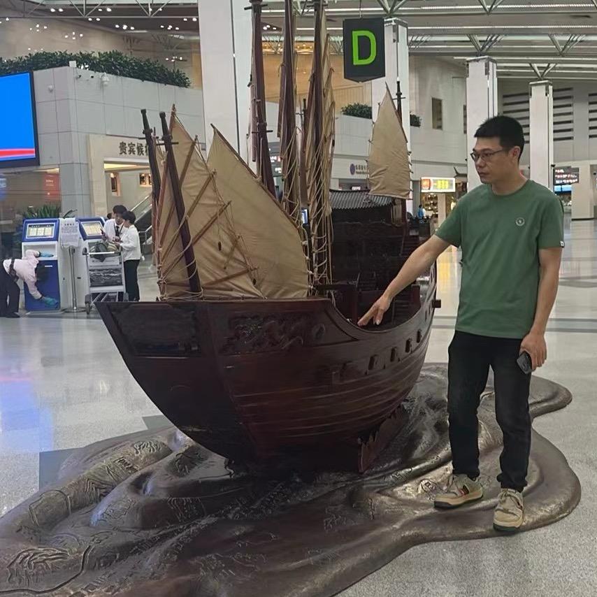无主灯 老黄