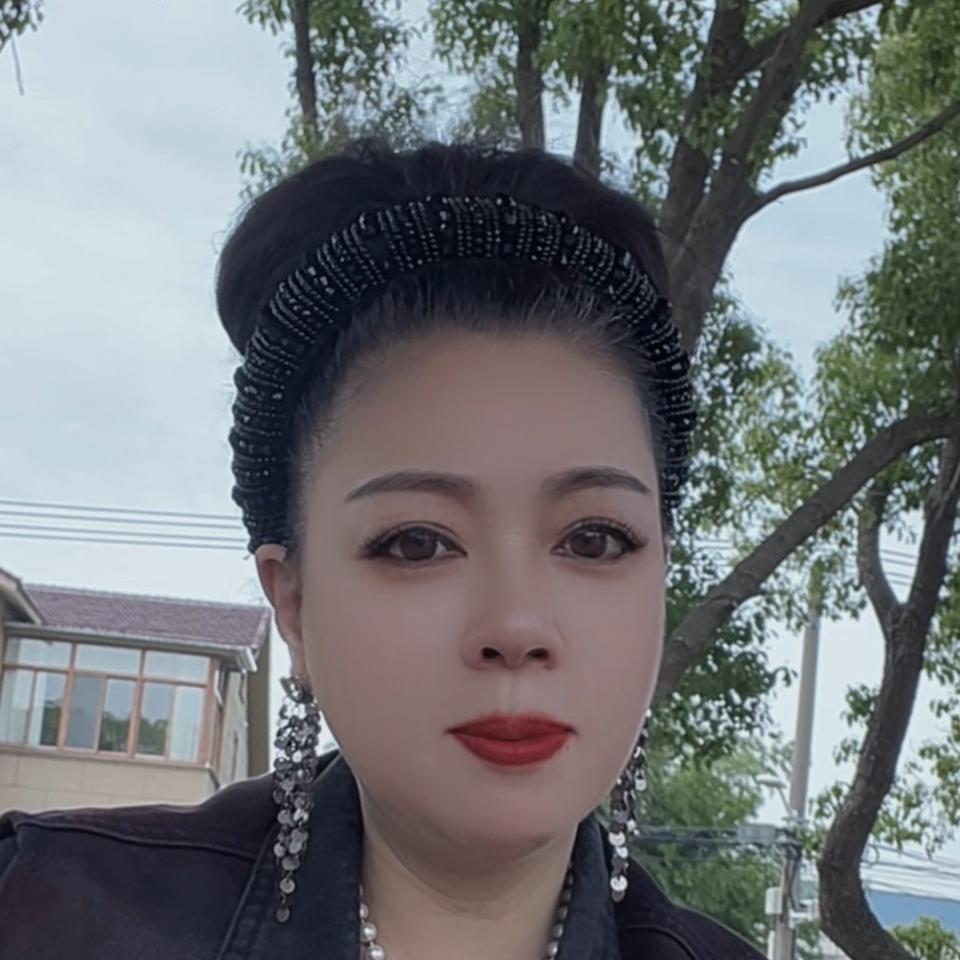 月莲苏州市名利双收服饰有限公司皮草专卖店