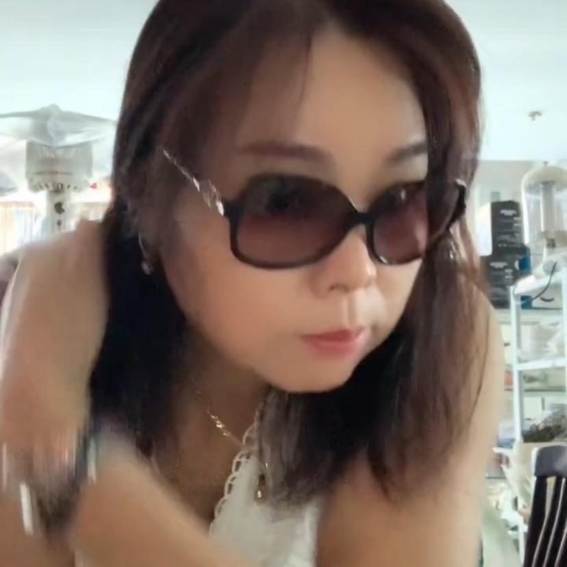 敢爱敢恨的（娜姐)