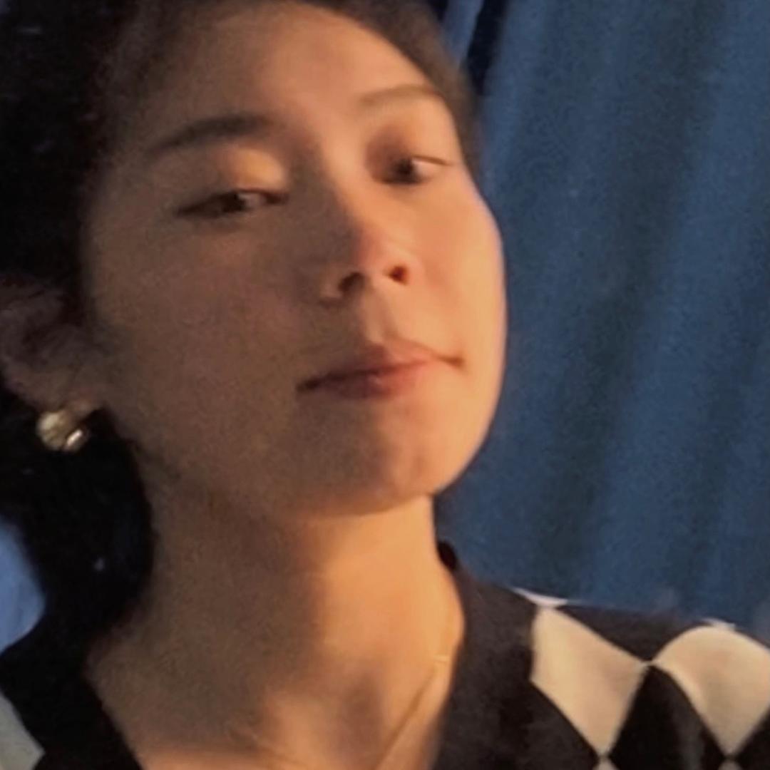 橙黄的白里叶莓