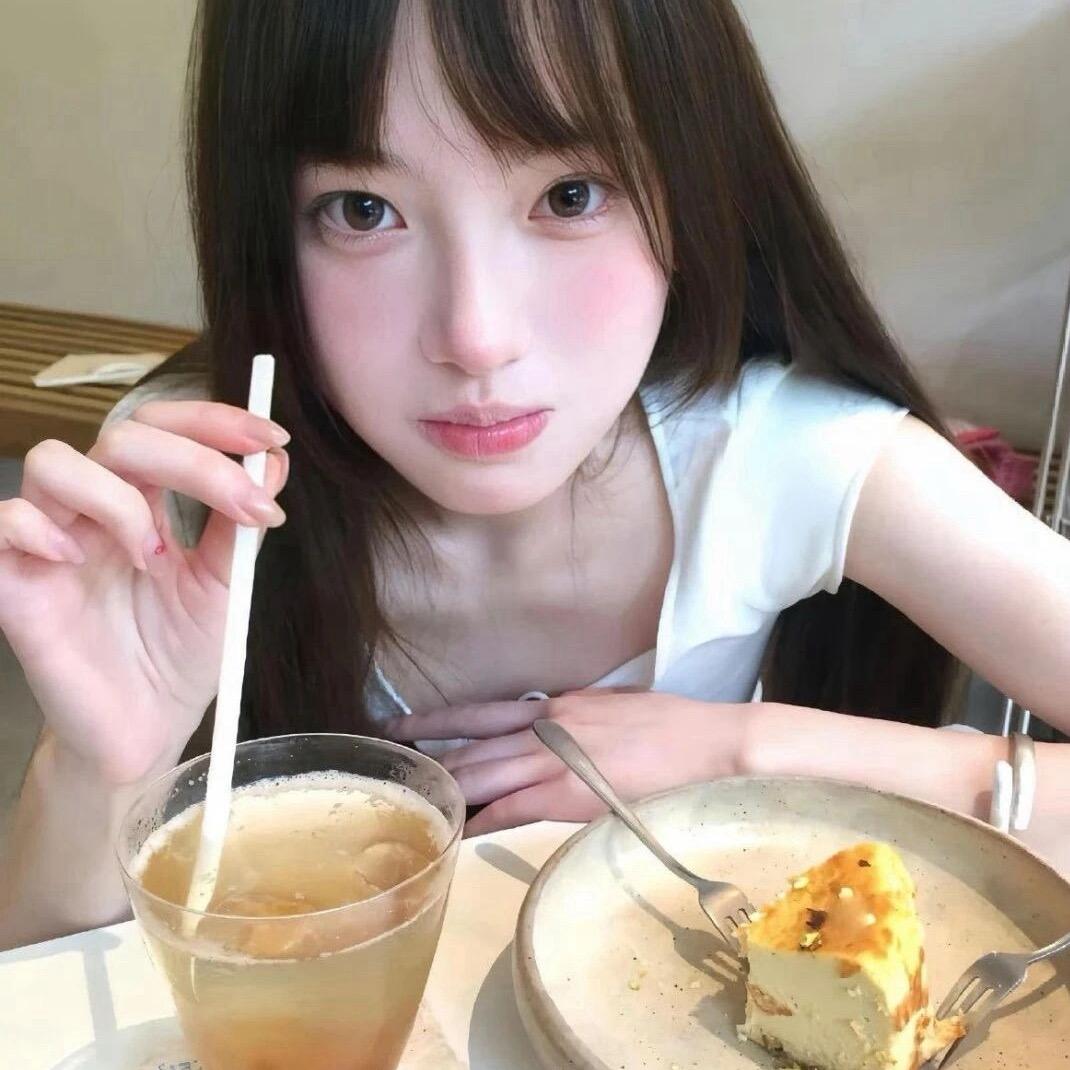 纯情且专一的大蟑螂💋