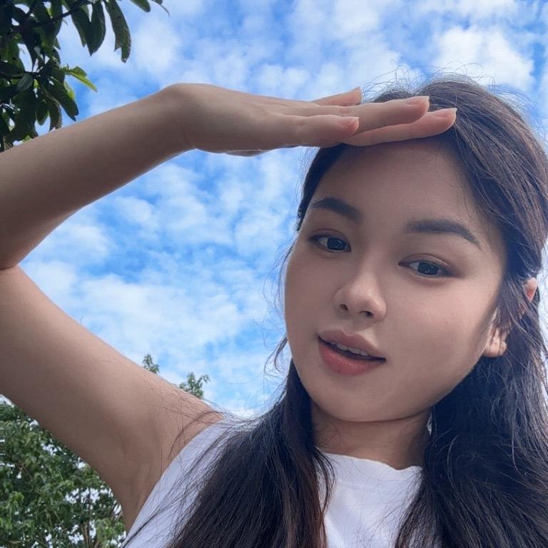 女同学