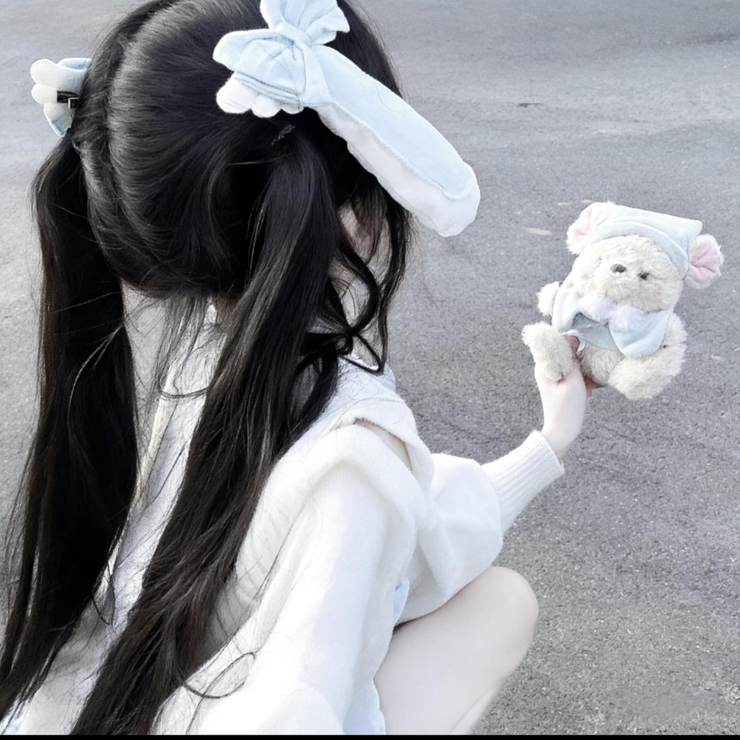 弯弯.