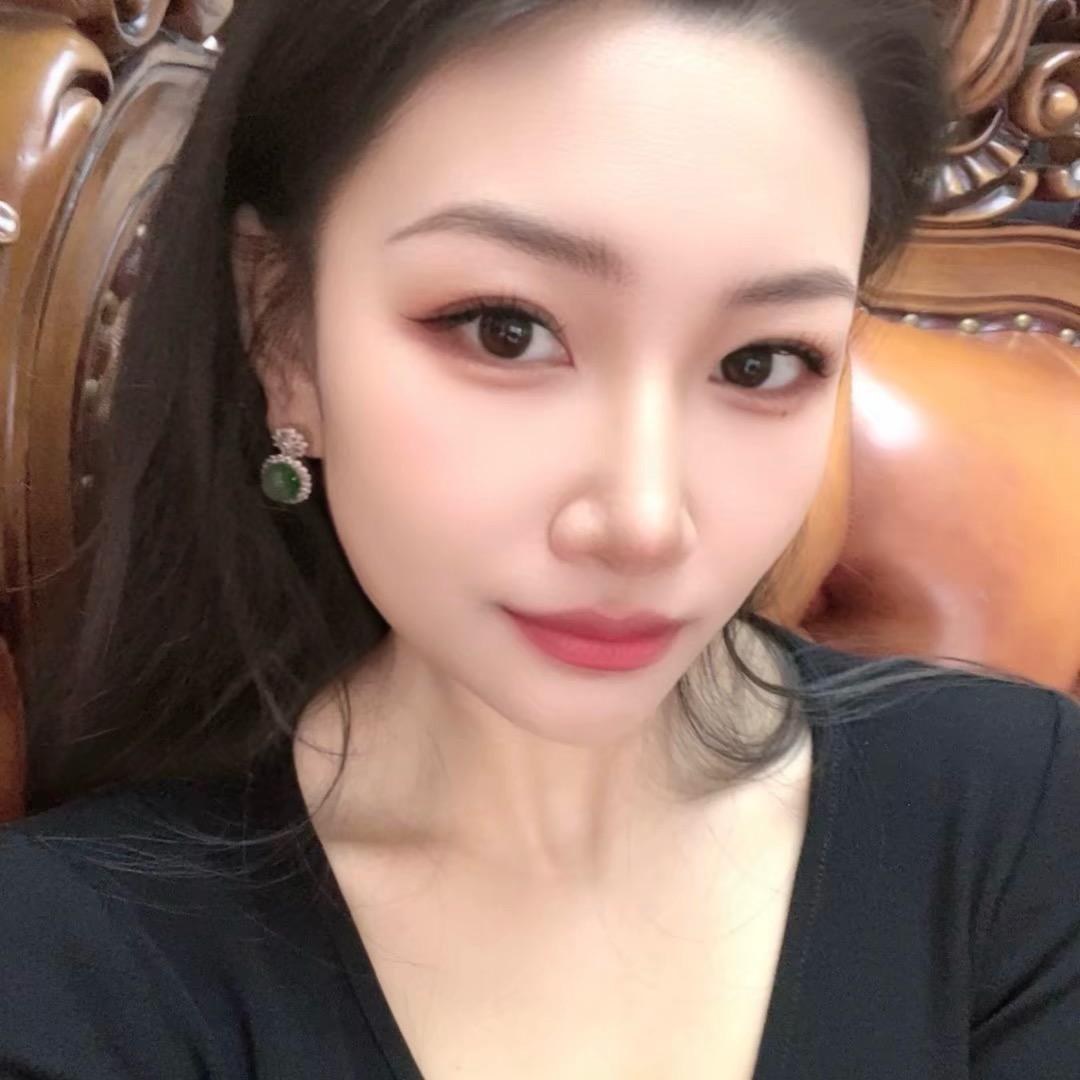 红衣佳怡