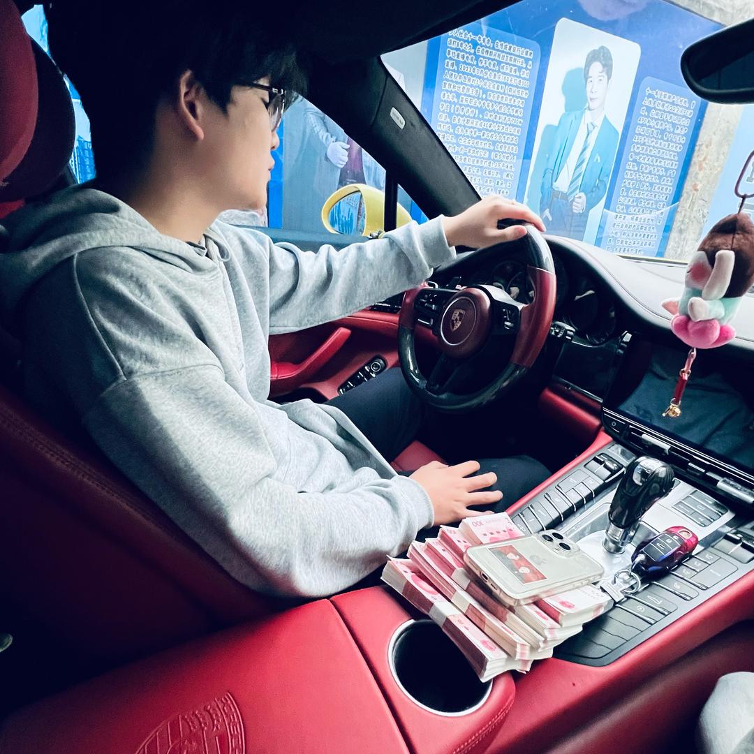 金字塔尖的男人