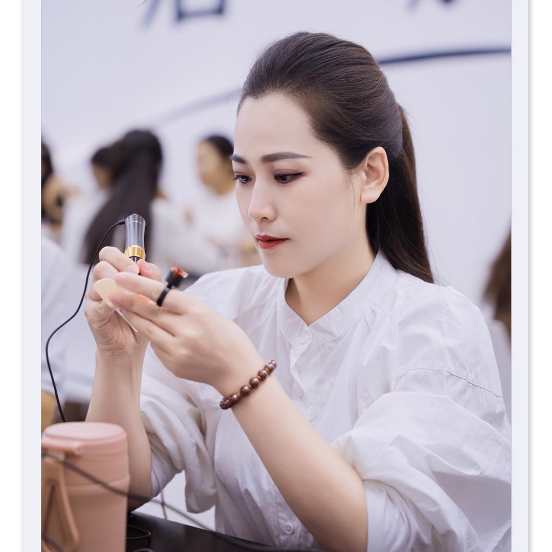 长葛红唇艺人方方•恋姿魅