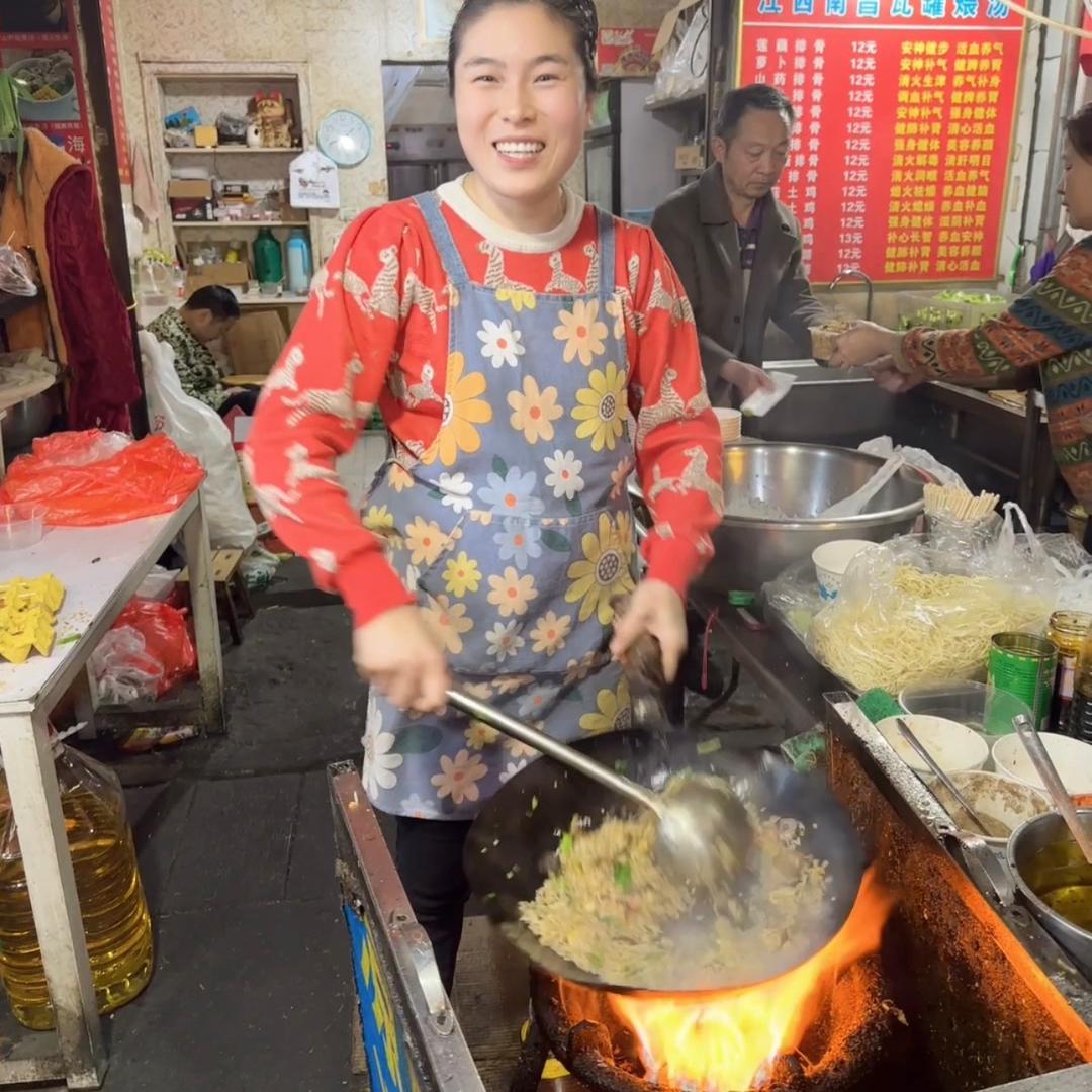开心炒饭雯姐（武汉梁山头）