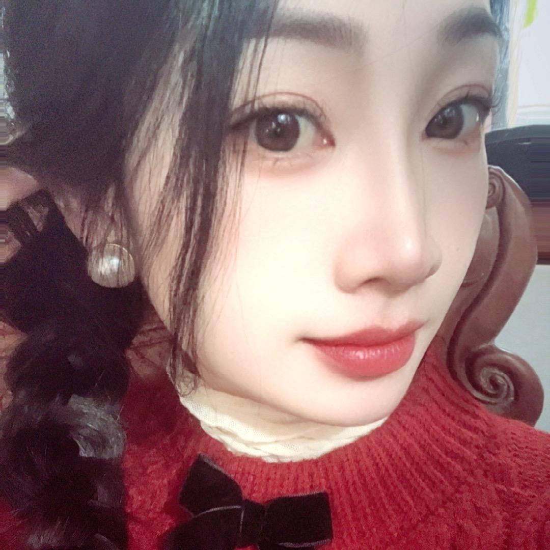 纯白色。